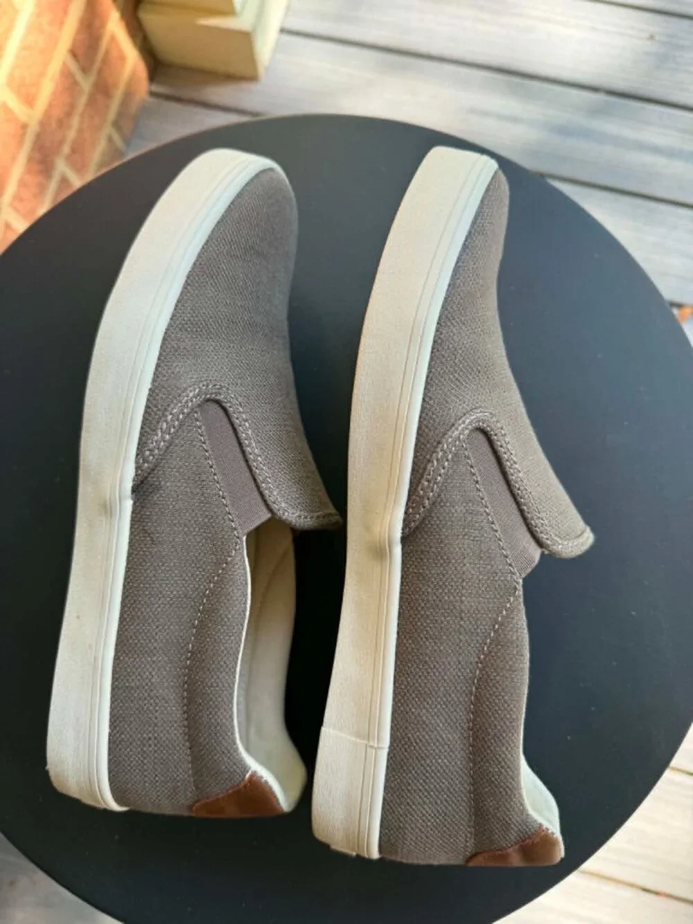 Taos Hutch slip-on Sneakers, Men’s size 8, Tan